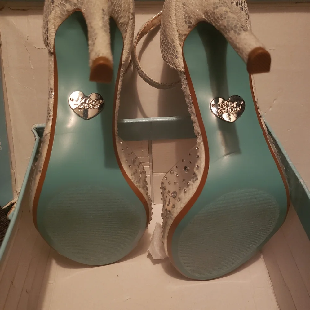 NIB Betsey Johnson Silver Snake Rhinestone heels - Picture 3 of 5